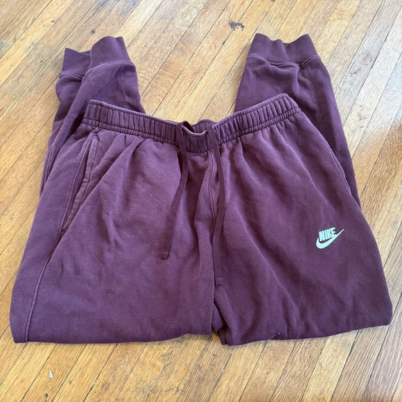 Nike men’s Maroon jogger Sweatpants - Picture 1 of 5